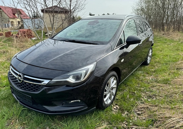 Opel Astra cena 24500 przebieg: 195000, rok produkcji 2017 z Nysa małe 67